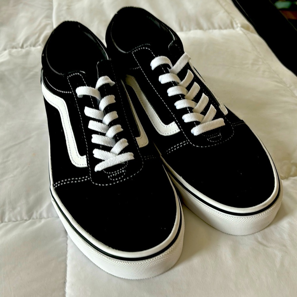Brand new Vans never worn, mint condition.